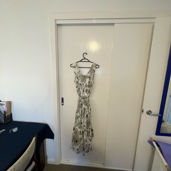 Liz Jordan grey and white dress in size 12 - Picture 5 of 5